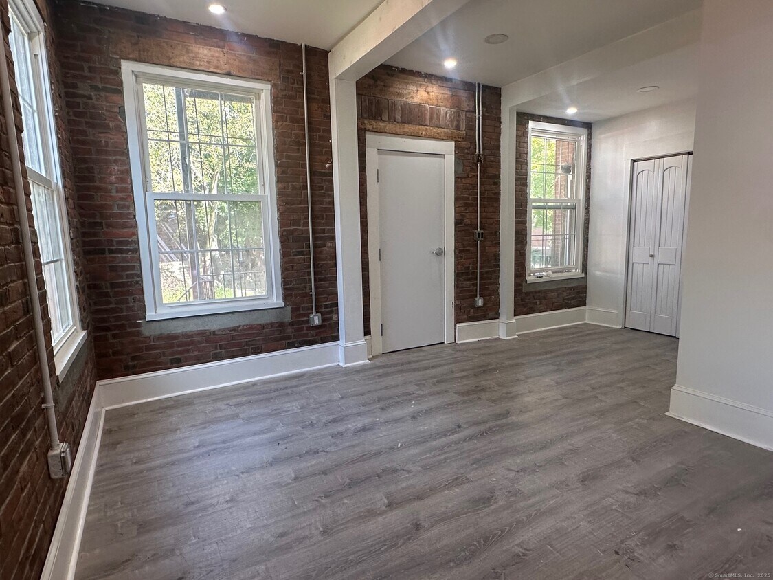Foto principal - 92 E Pearl St