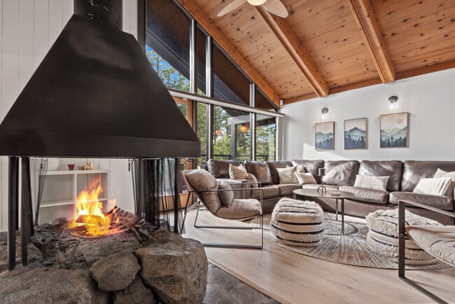 Building Photo - 7639 Forest Glen Dr