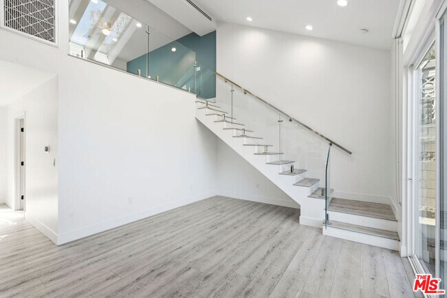 Foto del edificio - 10321 Sala Pl