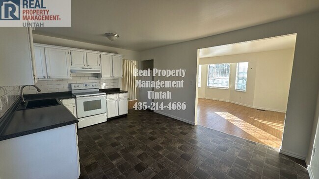 Foto del edificio - 3 Bedroom, 1.5 Bath Town home.