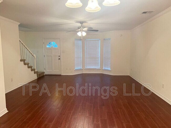 Building Photo - 102 Trace Loop