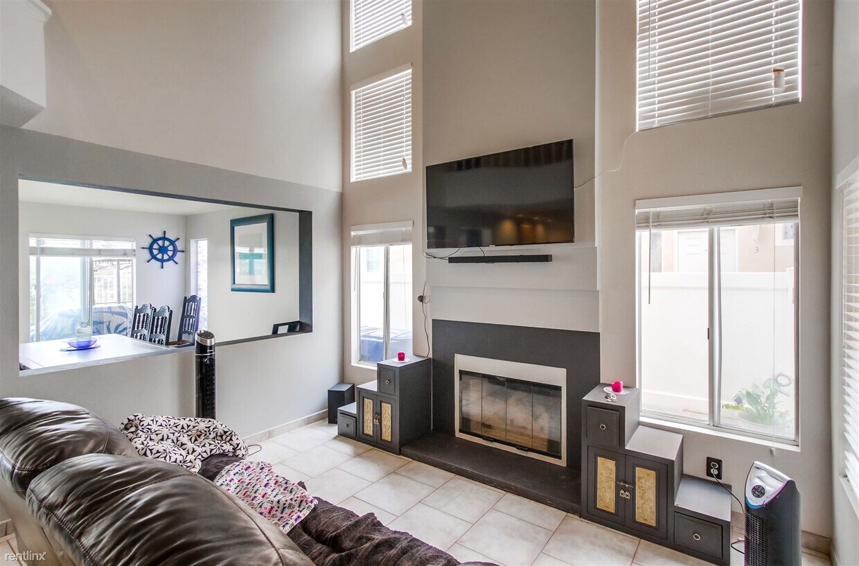 3 br, 2.5 bath Duplex 1341 Serena Circle Townhome Rentals in Chula Vista CA