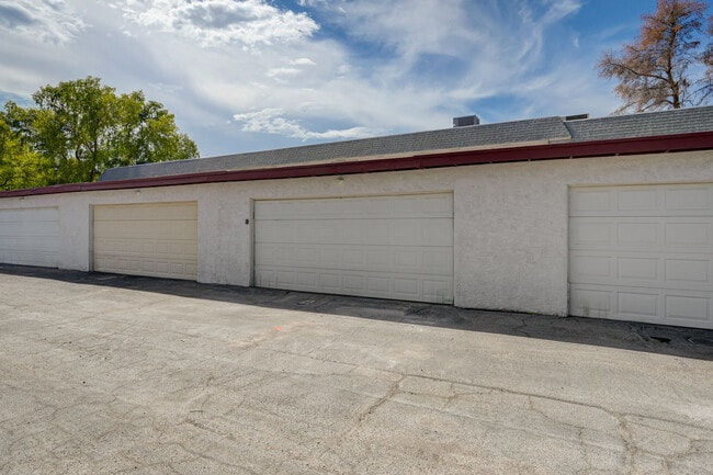 Building Photo - 571 Greenbriar Townhouse Way