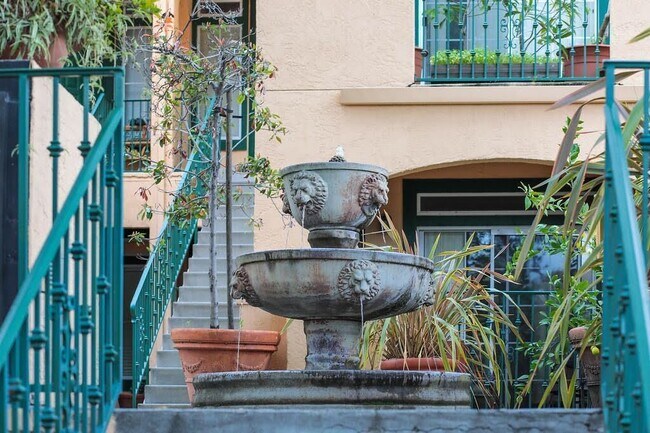 Foto del edificio - 379 Hope St