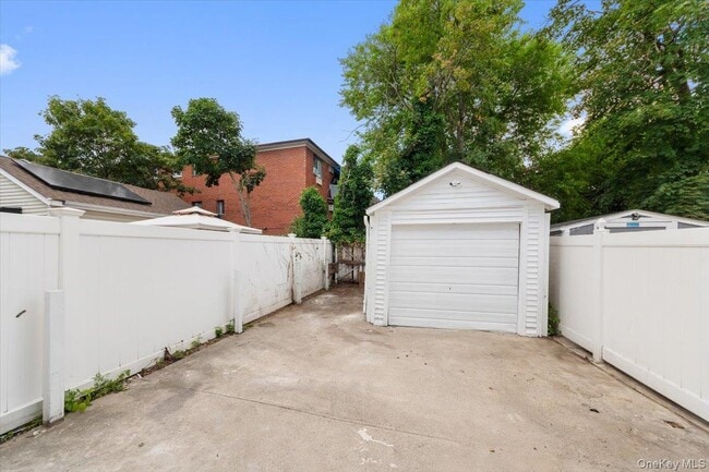 Building Photo - 104-17 Rosita Pl