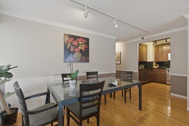 Foto del edificio - 247 E Chestnut St