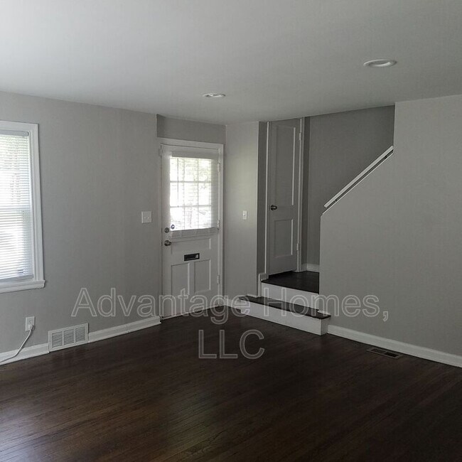 Building Photo - 413 E 63rd Terrace