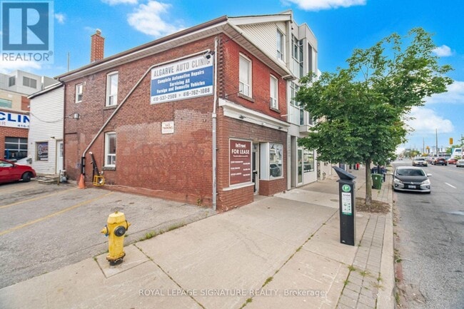 Building Photo - 3331 Dundas St W