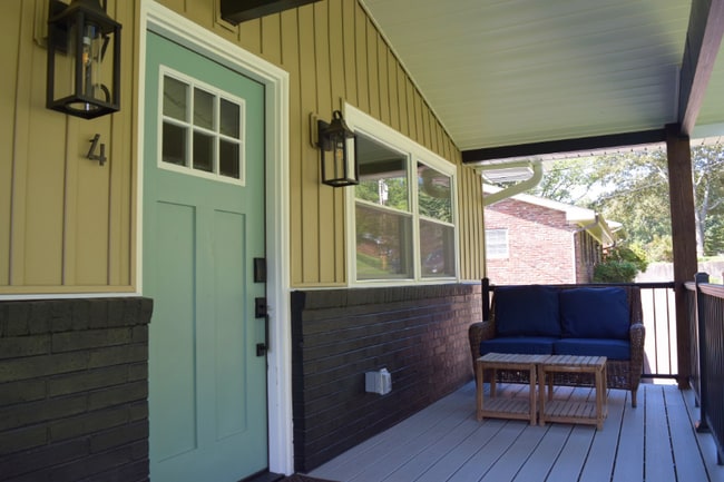 Building Photo - 1704 S Forest Dr