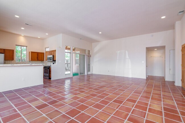 Foto del edificio - Single Level 3 Bedroom 2.5 Bath home in De...