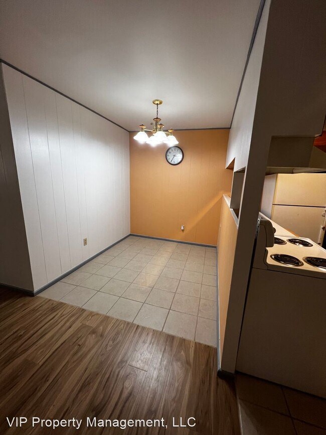 Building Photo - 2 br, 1 bath House - 826 Bank St. Unit #4