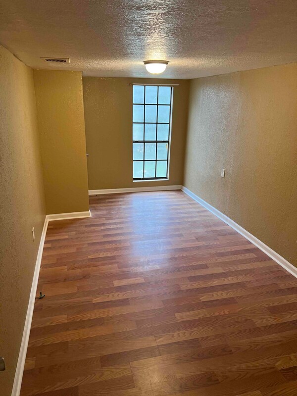 Foto del edificio - 800 E Ave H