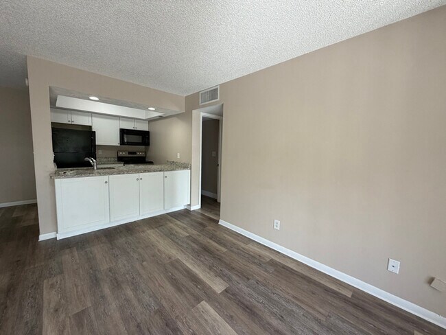 Foto del edificio - 766 NW Fork Rd