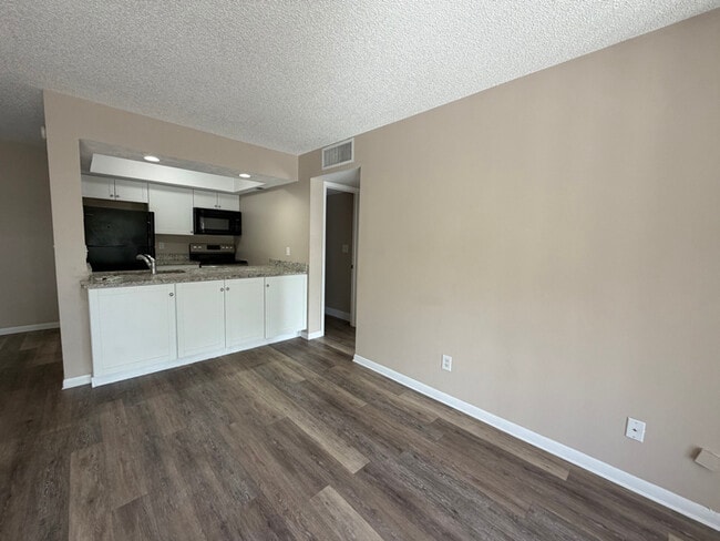 Building Photo - 766 NW Fork Rd