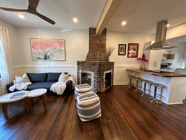 Plano de sala de estar abierta - 534 E Charlton St