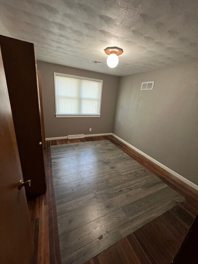 Foto del edificio - Welcome to this charming 3 bedroom, 2.5 ba...