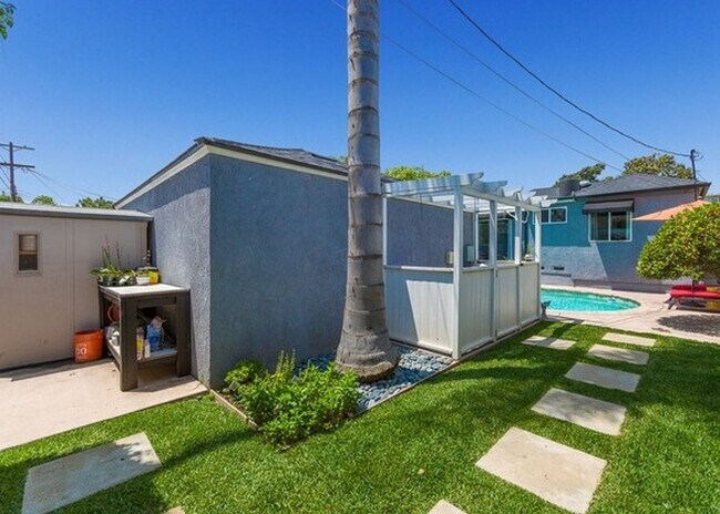 Foto del edificio - PRIVATE HOUSE.. POOL.  3 Bedroom + 2 Bath. In UNIT WASHER / DRYER