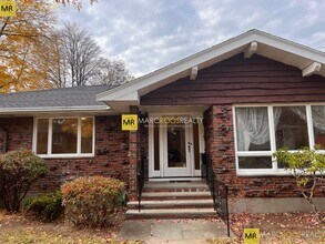Building Photo - 20 Mossdale Rd