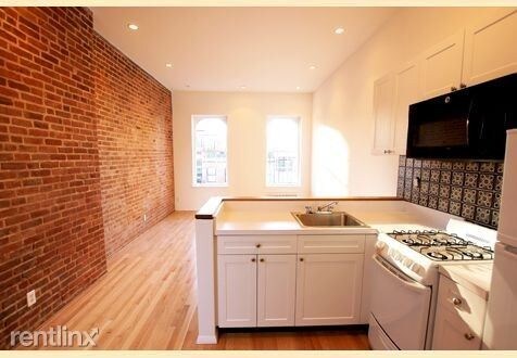 Primary Photo - 326 E 81st St