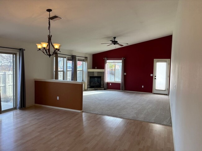 Foto del edificio - Bend Home with Fully Fenced Backyard and P...