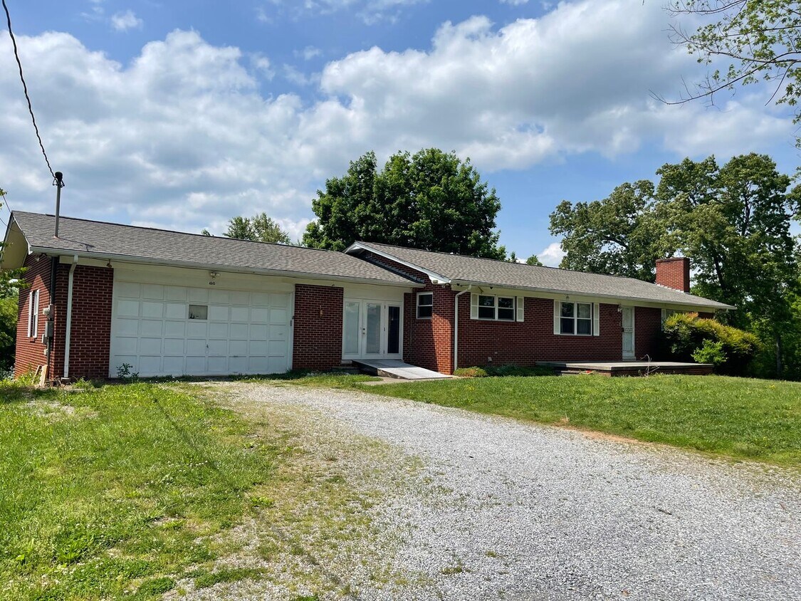 Primary Photo - Location & Convenience!!!