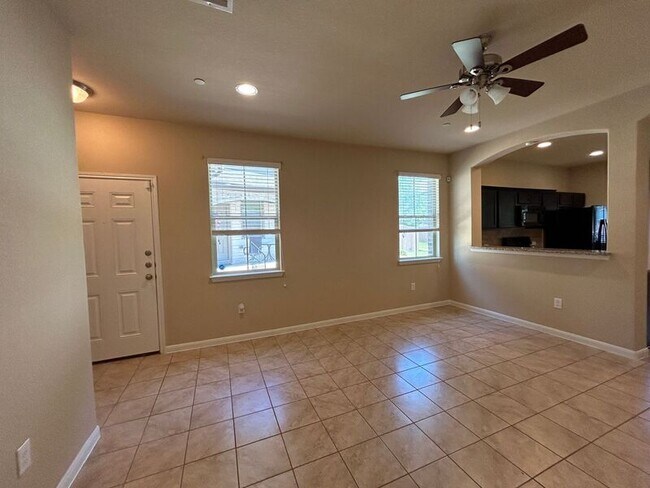 Building Photo - 2880 Donnell Dr