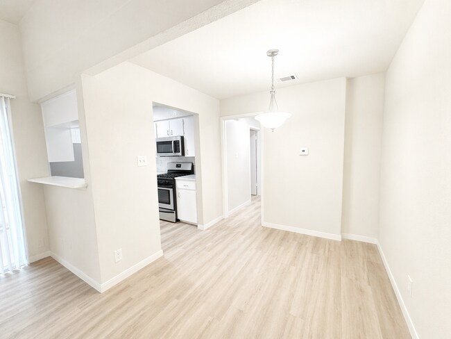 Foto del edificio - AVAILABLE NOW; APPLY AT OUR WEBSITE TODAY!!