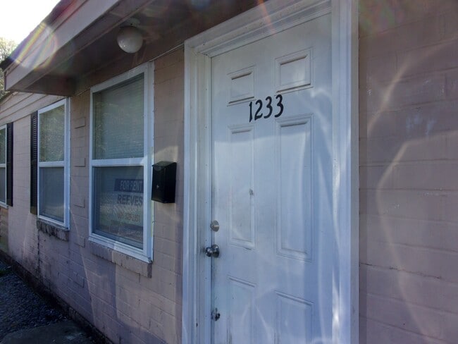 Building Photo - 1233 Bose Ave