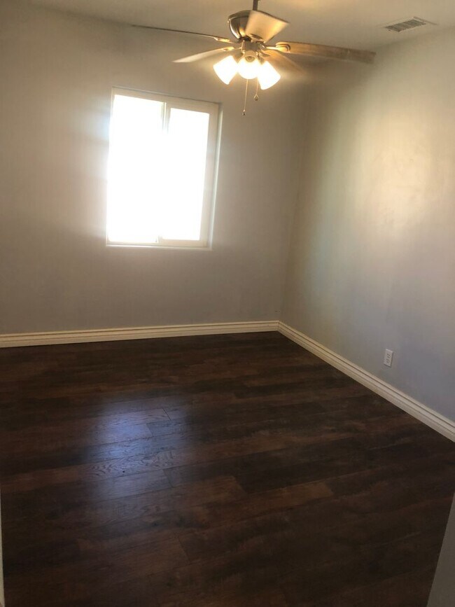 Foto del edificio - Super Cute 2 bedroom/2 bath Single Story D...