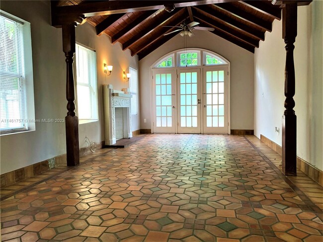 Foto del edificio - 176 NE 46th St