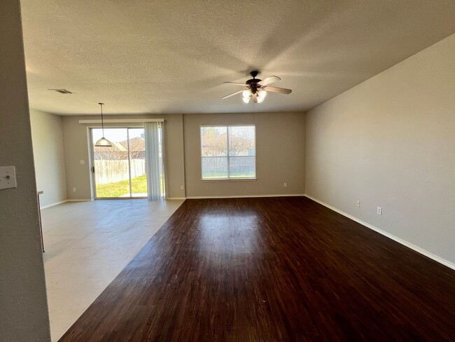 Foto del edificio - 3 BD 2 BA house for Lease: Kyle Tx: Kensin...