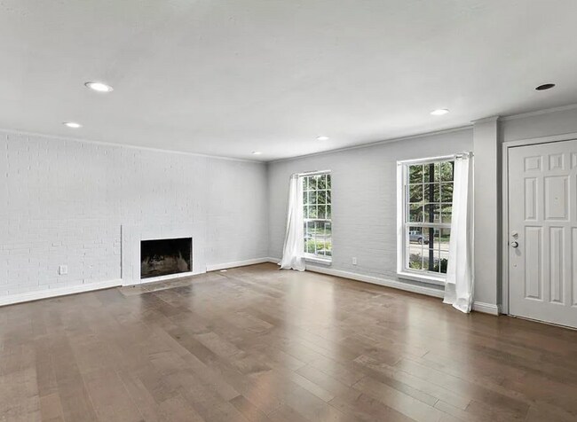 Building Photo - 7829 Royal Ln