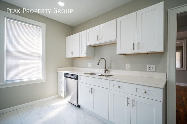 Building Photo - 73 E Markison Ave