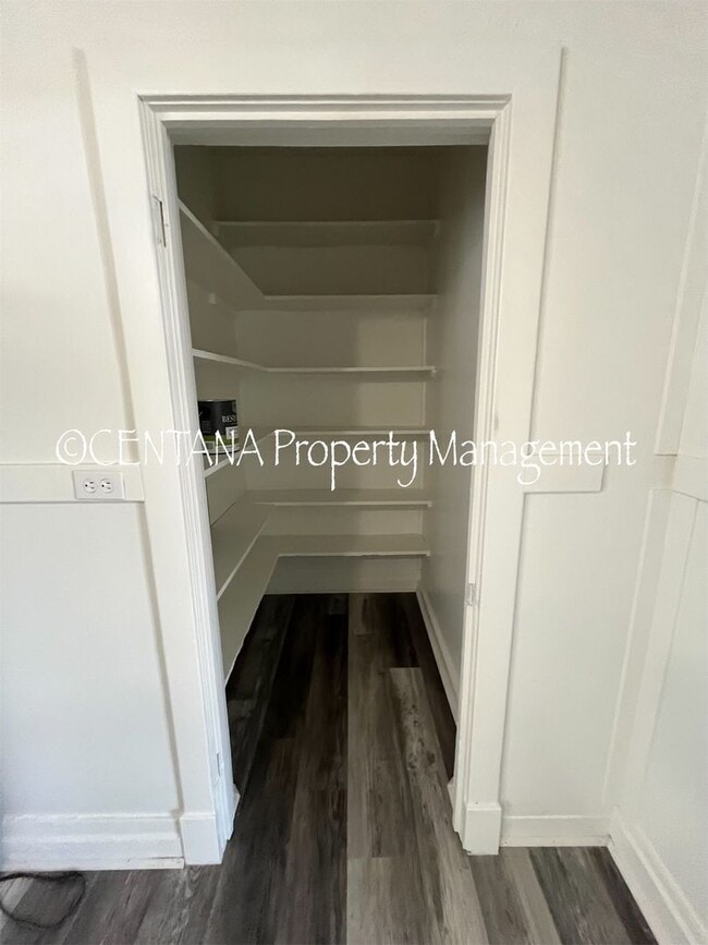 Building Photo - Centrally located 1 bedroom home with fenc...