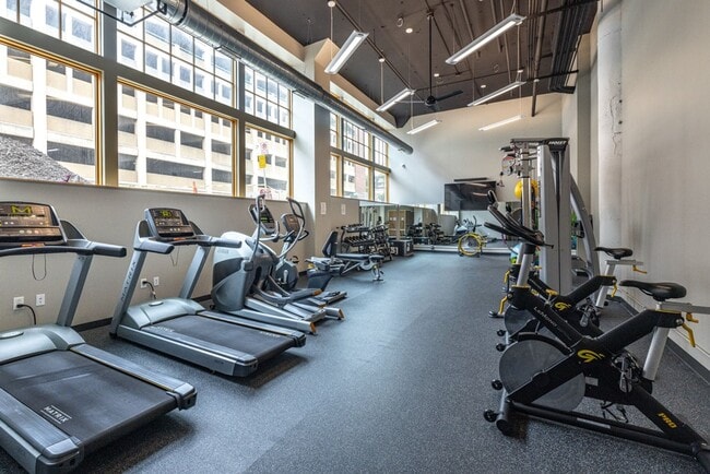 Building Photo - R7 Lofts