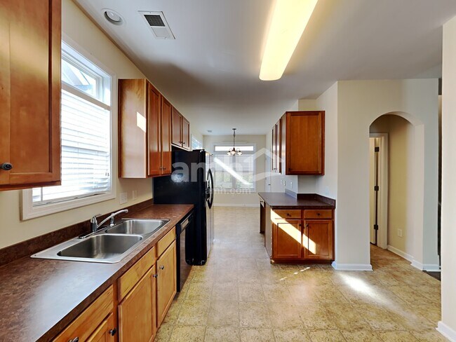 Foto del edificio - 302 Harmony Lake Dr