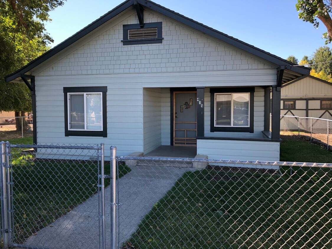 Primary Photo - 415 E Modoc St