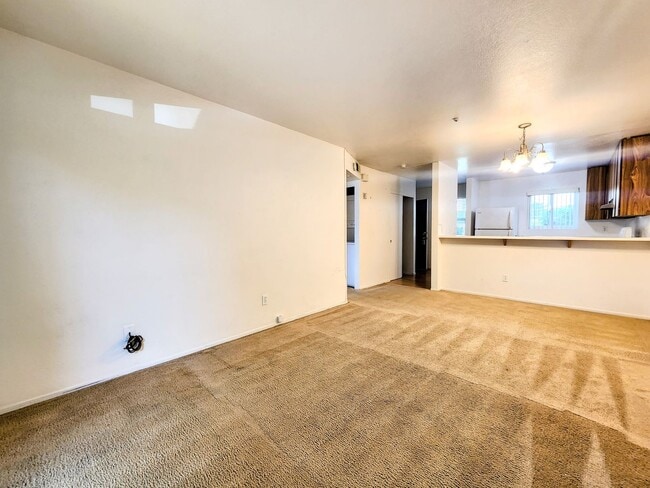 Building Photo - 1 Bedroom Condo For Rent