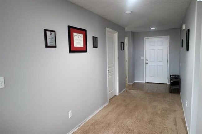 Foto del edificio - Short Term Lease Available!