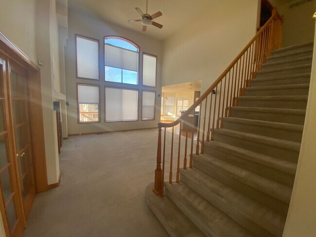 Building Photo - Large Home in Piney Creek