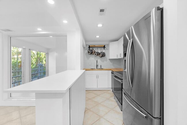 Building Photo - 1439 S Ocean Blvd