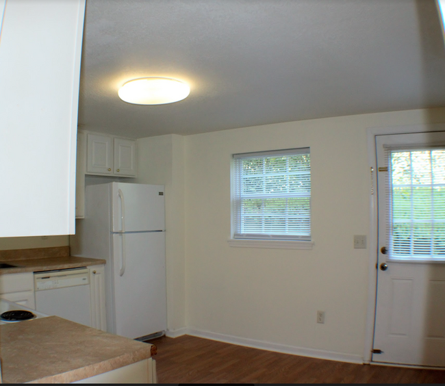 Foto del edificio - Two bedroom one bathroom apartment.