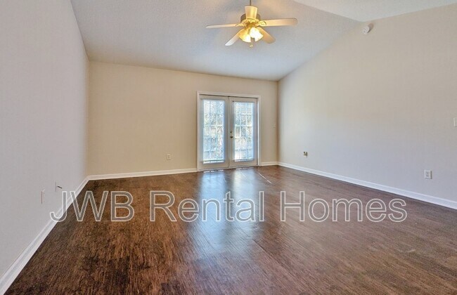 Foto del edificio - 1674 Rowe Ave