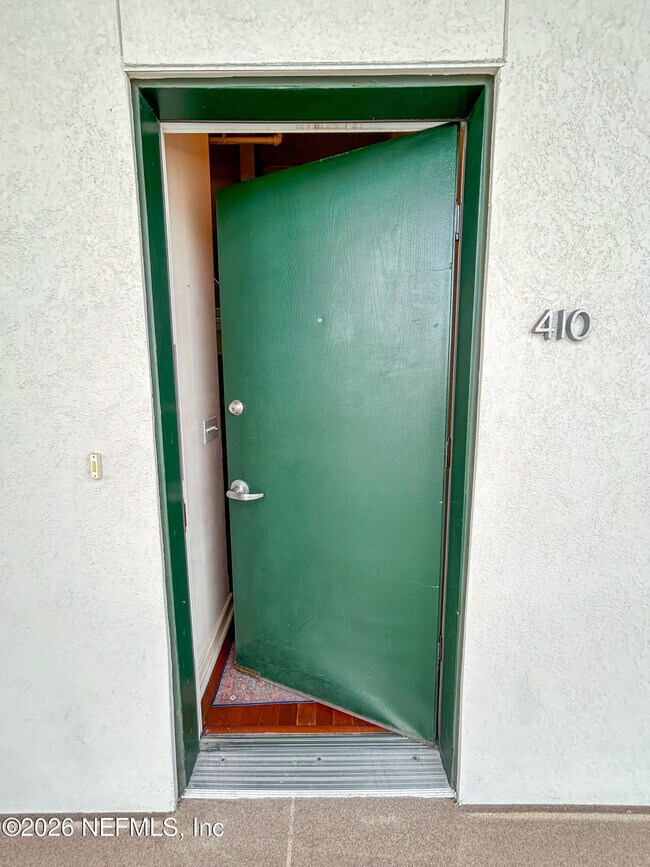Foto del edificio - 1661 Riverside Ave