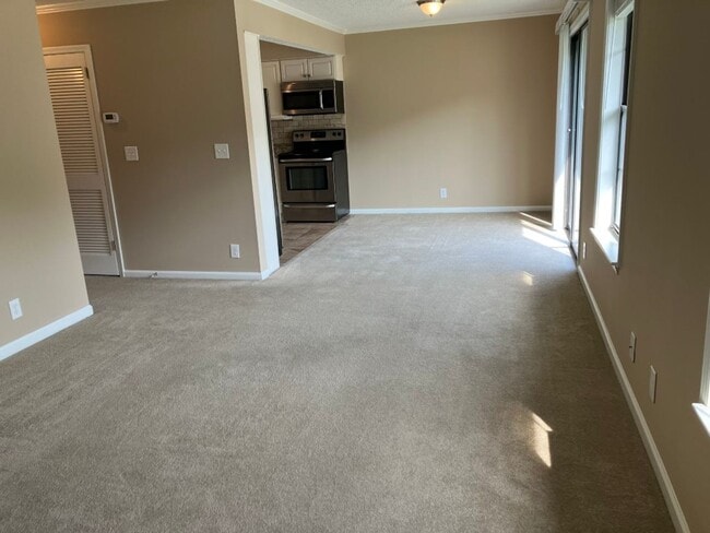 Building Photo - MOVE IN SPECIAL $500 off 2nd months rent! ...