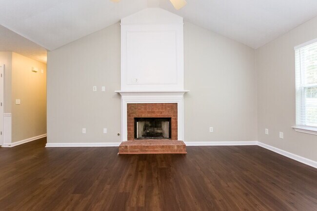 Building Photo - 3065 Trotters Field Dr SW