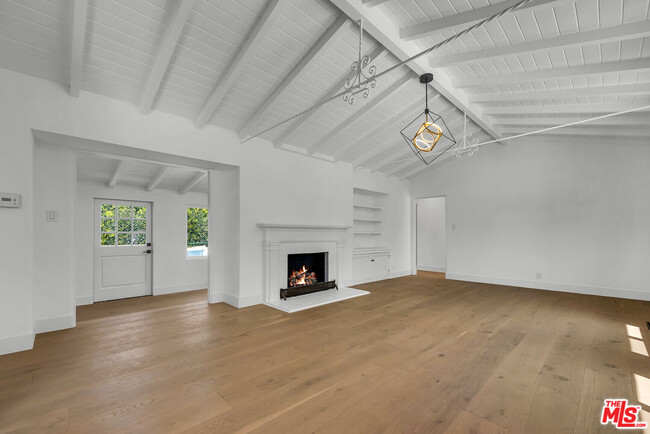 Building Photo - 331 26th St