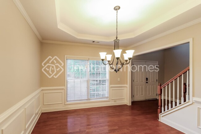 Building Photo - 625 Excalibur Ct SE