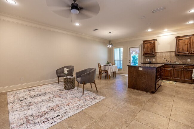 Building Photo - 2BR/1BA in Fairhope!