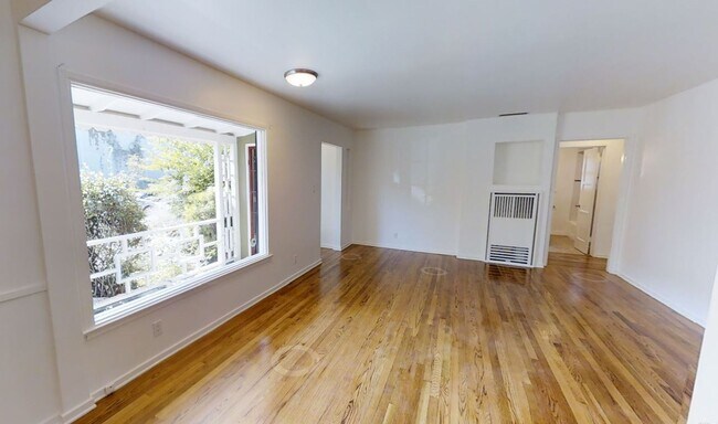 Foto del edificio - 3758 Tuller Ave